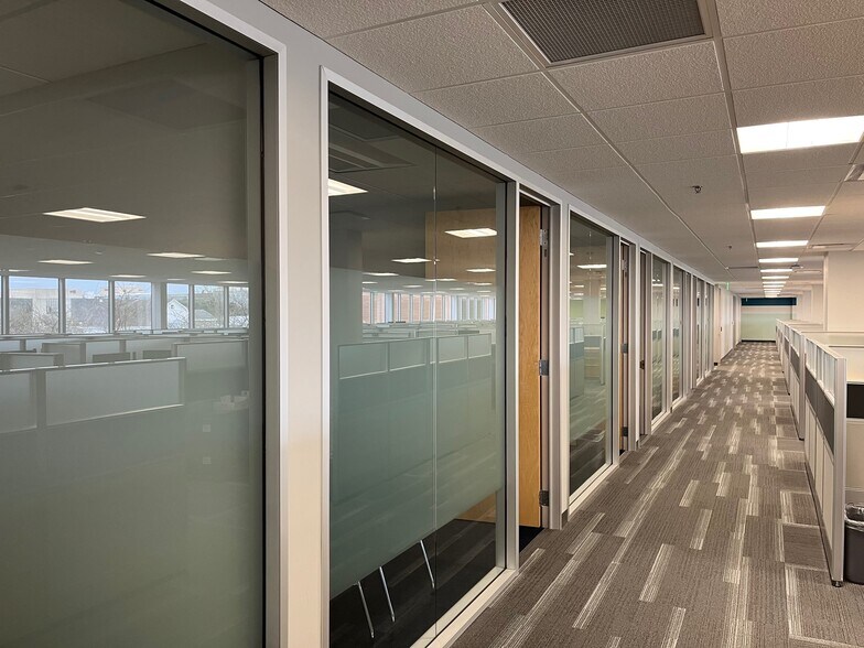 More Photos Of 3155 W Big Beaver Rd, Troy Office For Sale