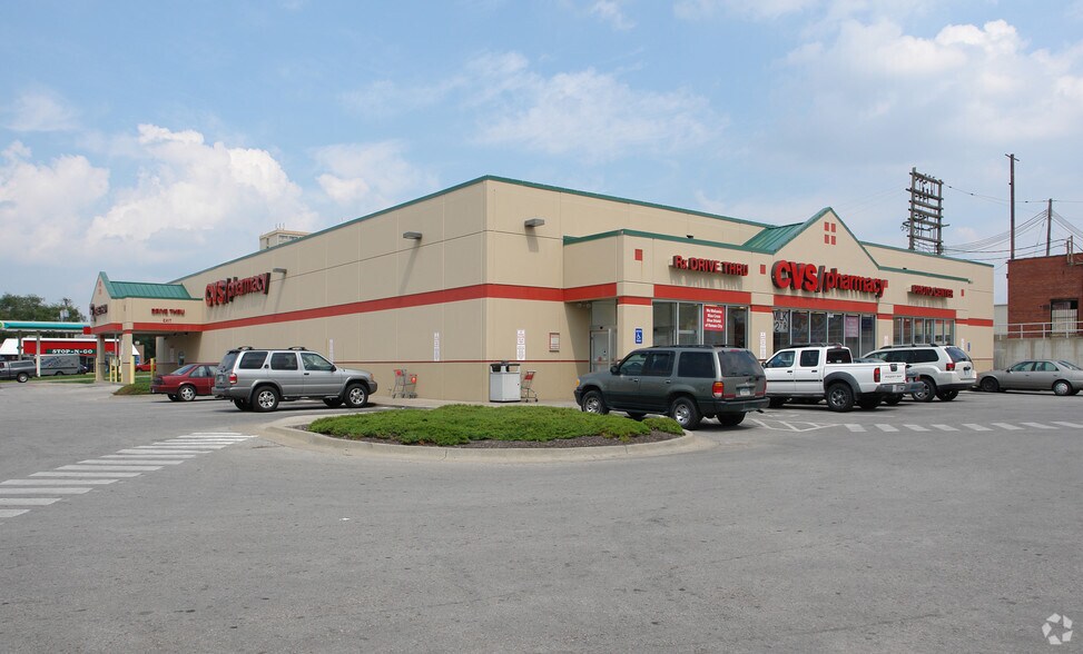 Primary Photo Of 950 Minnesota Ave, Kansas City Drugstore For Lease