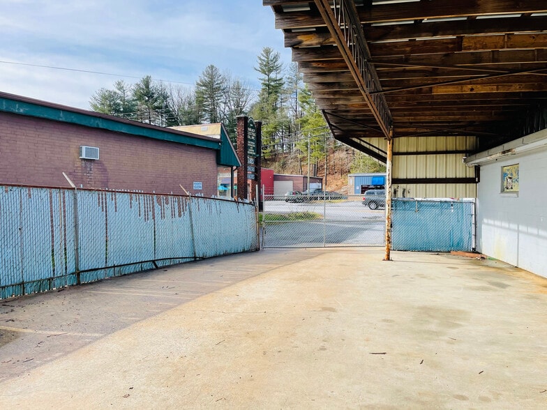 More Photos Of 312 Kanuga Rd, Hendersonville Auto Dealership For Lease