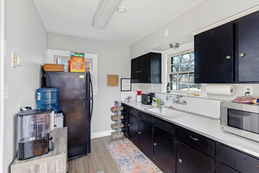 More Photos Of 1534 Poplar Level Rd, Louisville Office For Sale