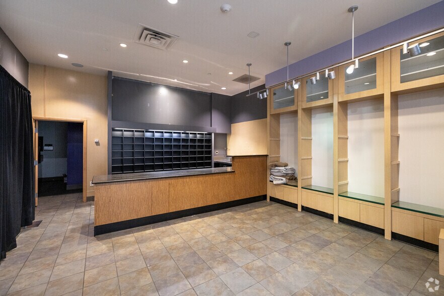 More Photos Of 333 Apache Mall, Rochester Unknown For Lease