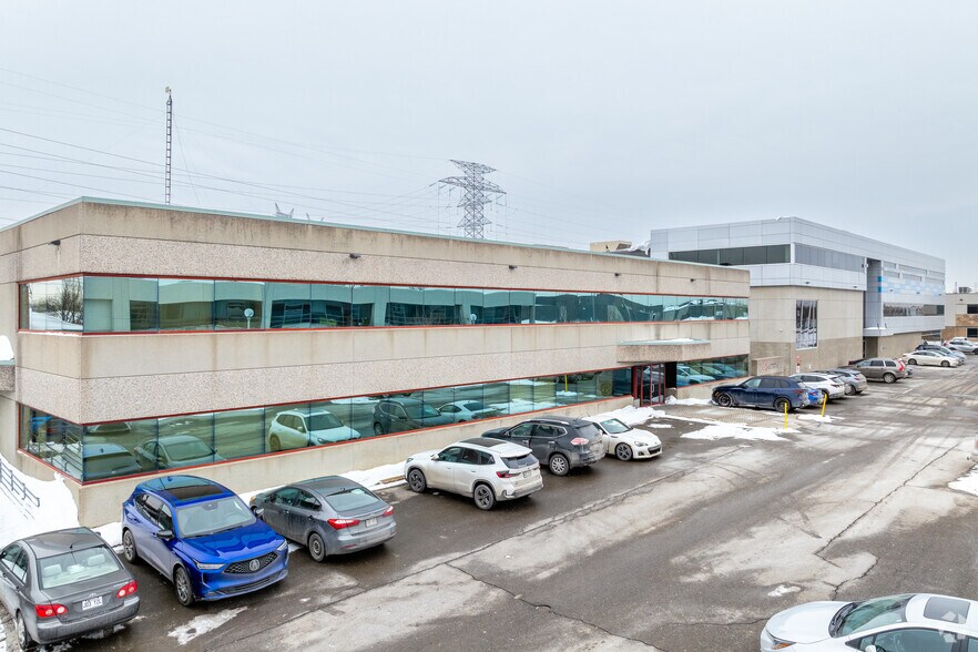 More Photos Of 1620-1630 Boul Dagenais O, Laval Distribution For Lease