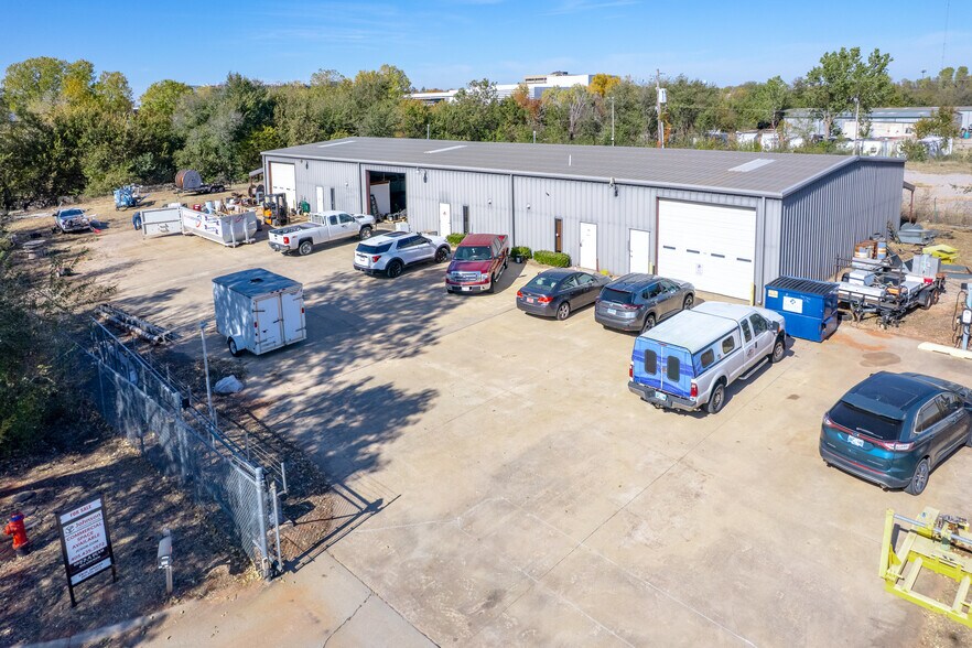 More Photos Of 319-323 NW 59th St, Oklahoma City Manufacturing For Sale