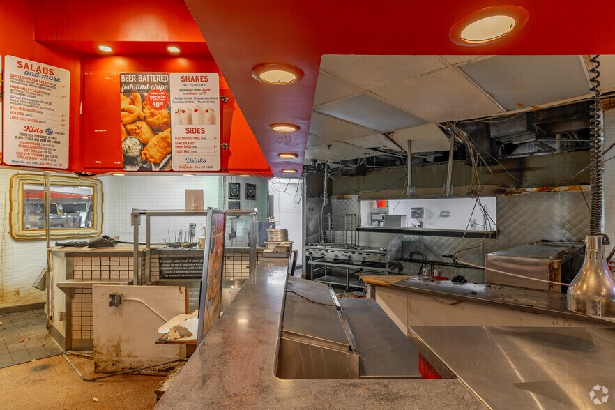 More Photos Of 300 Town Center Rd, Matteson Restaurant For Sale