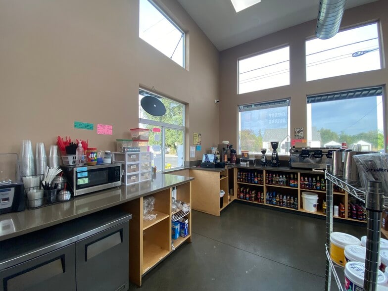 More Photos Of 900 S College Ave, College Place Freestanding For Sale