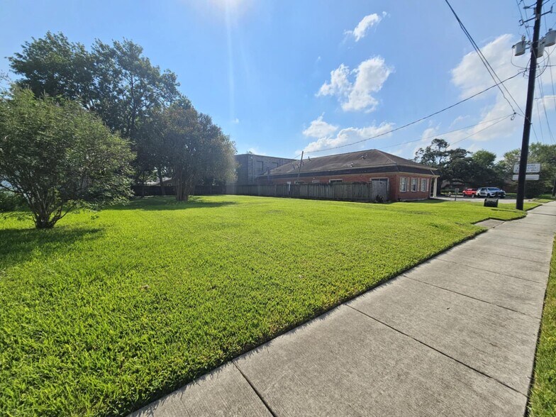 More Photos Of 1027 Main St, Pasadena Medical For Sale