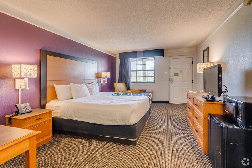 More Photos Of 8701 Turnpike Dr, Westminster Hotel For Sale