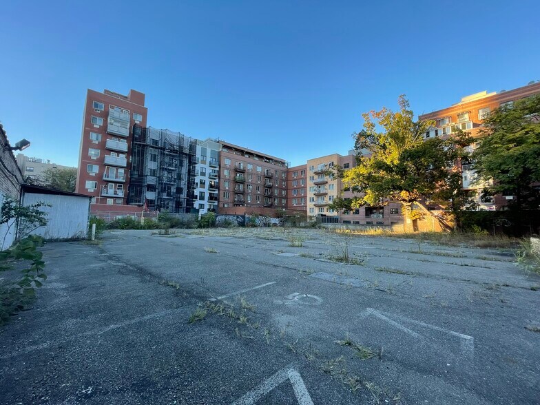 More Photos Of 4415 Kissena Blvd, Flushing Drugstore For Lease