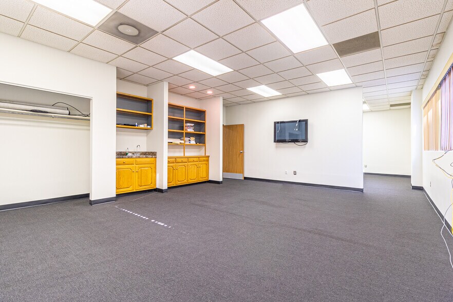 More Photos Of 3021 Liberty Ave, Pittsburgh Warehouse For Sale