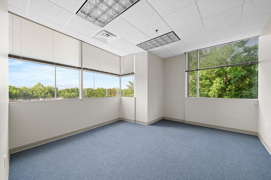 More Photos Of 7840 N Sam Houston Pky W, Houston Office For Lease
