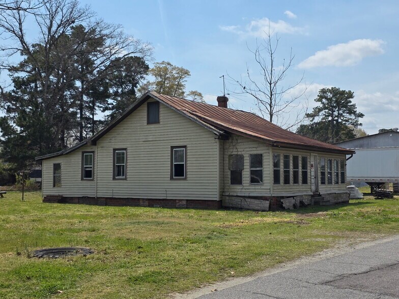 More Photos Of 1006 Badham Rd, Edenton Flex For Sale