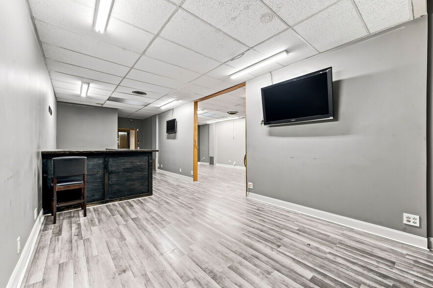 More Photos Of 7548 W Belmont Ave, Chicago Flex For Sale