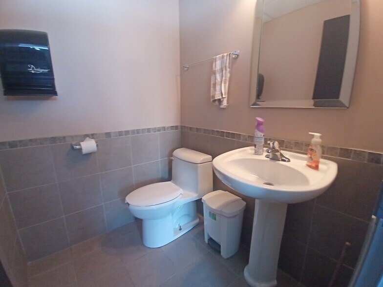 More Photos Of 300 Terry Fox Dr, Ottawa Office For Sale