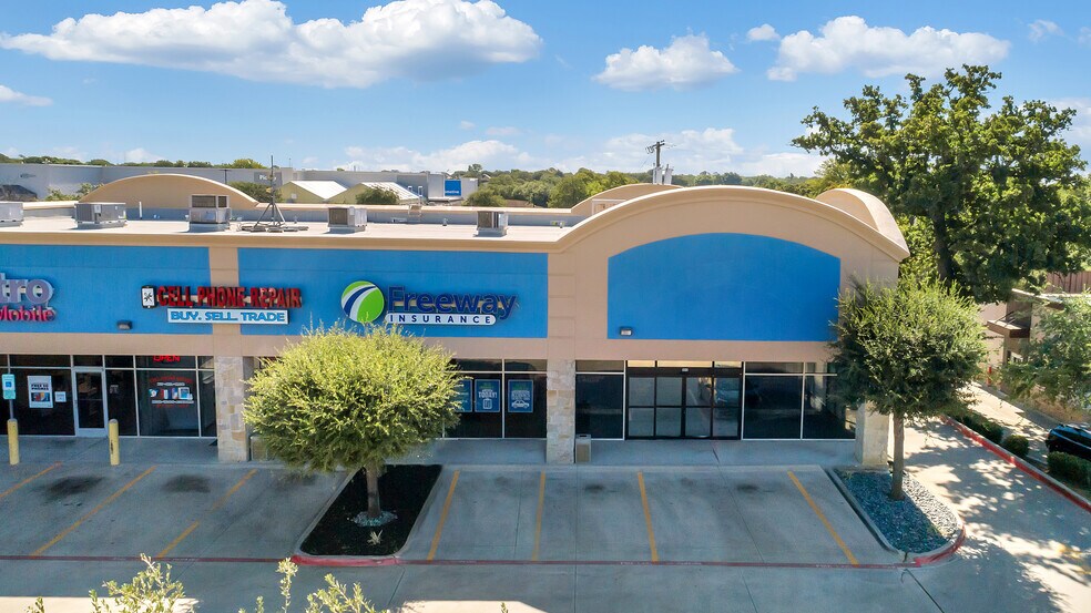 More Photos Of 1714 Precinct Line Rd, Hurst Unknown For Lease