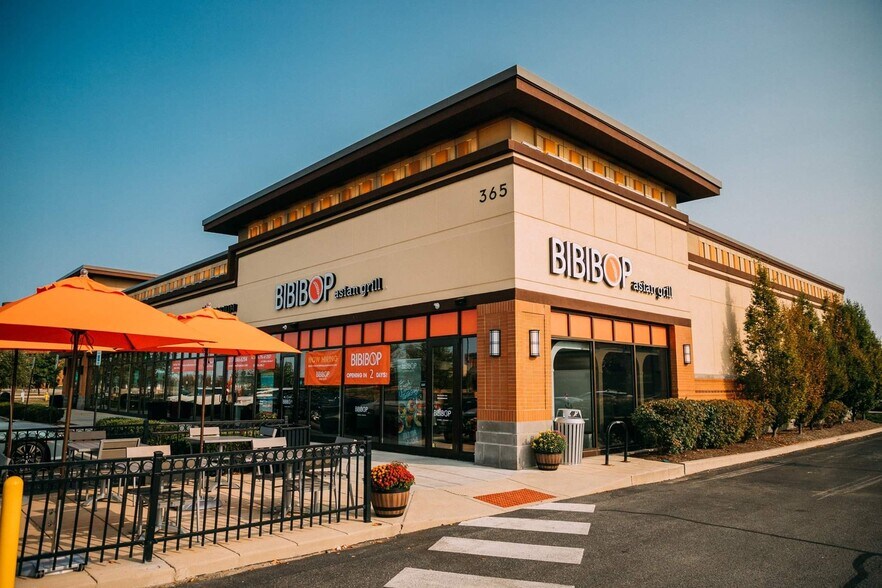 More Photos Of 11503 Spring Mill Rd, Carmel General Retail For Lease