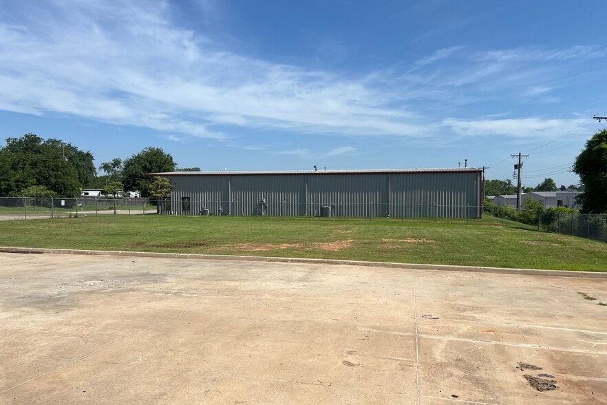 More Photos Of 2820 Global Pky, Midwest City Industrial For Sale