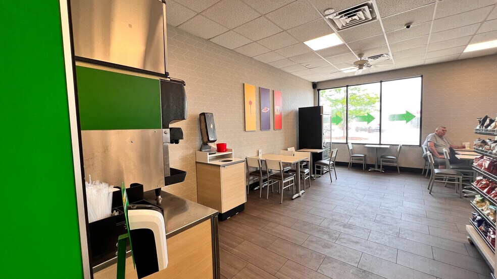 More Photos Of 4455-4457 N 72nd St, Omaha Storefront For Sale