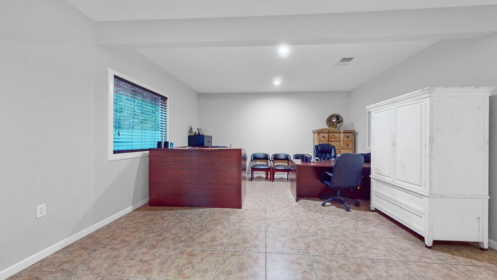 More Photos Of 28711 Robinson Rd, Conroe Industrial For Sale