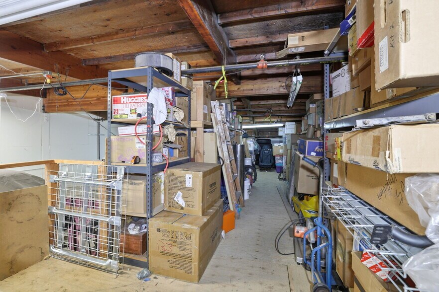 More Photos Of 580 Crespi Dr, Pacifica Warehouse For Sale