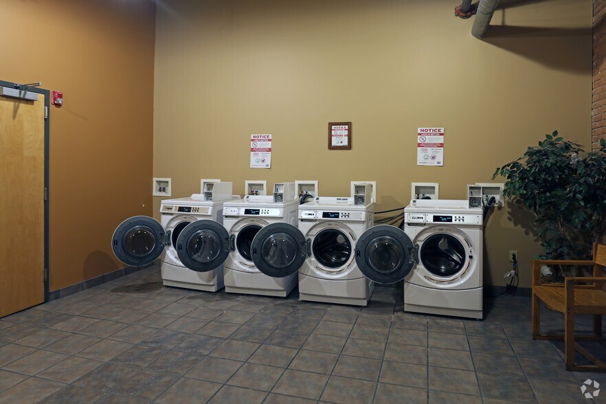 More Photos Of 87 N Clinton Ave, Rochester Apartments For Lease