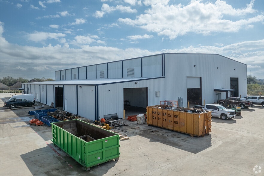 More Photos Of 13802 Furman Rd, Houston Warehouse For Lease