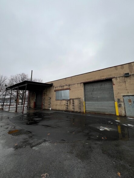 More Photos Of 401 Hunts Point Ave, Bronx Warehouse For Lease