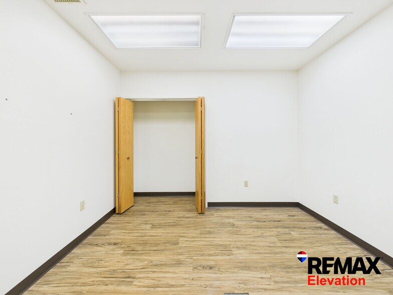 More Photos Of 156 N 6th St, Basin Office For Sale