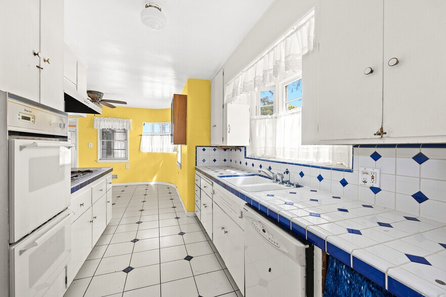 More Photos Of 4381-4385 Overland Ave, Culver City Office Residential For Lease