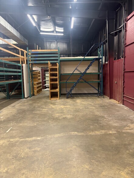 More Photos Of 115 Adams St, Kernersville Warehouse For Lease