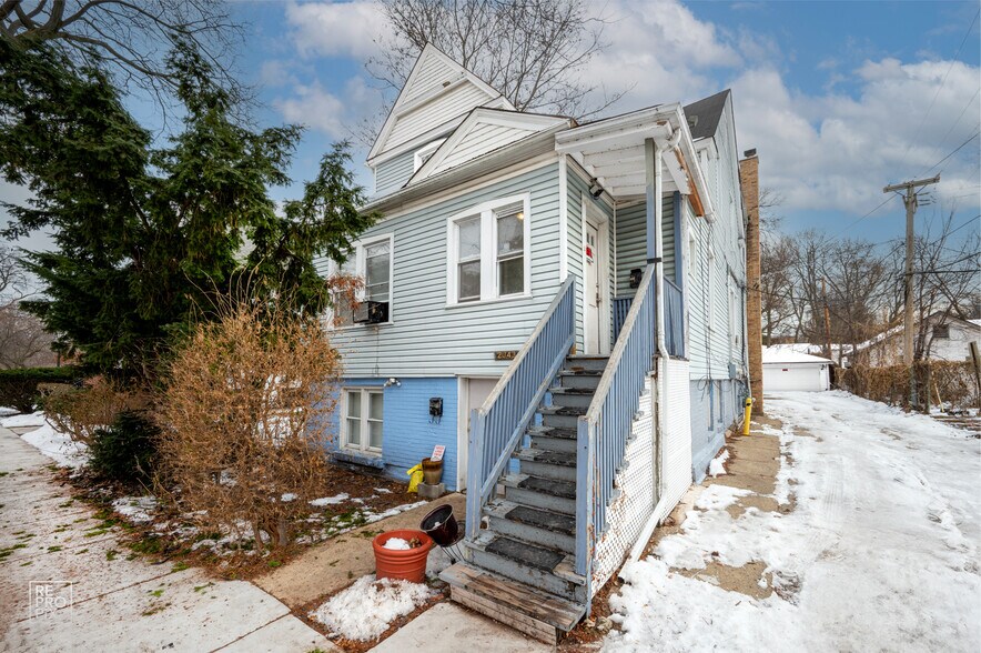 Primary Photo Of 2043 Asbury Ave, Evanston Multifamily For Sale