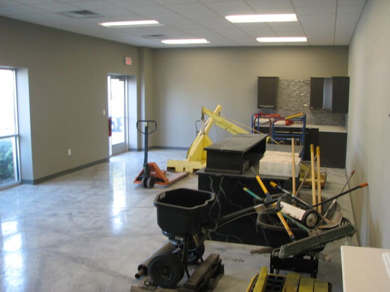 More Photos Of 1752 Velp Ave, Howard General Retail For Lease