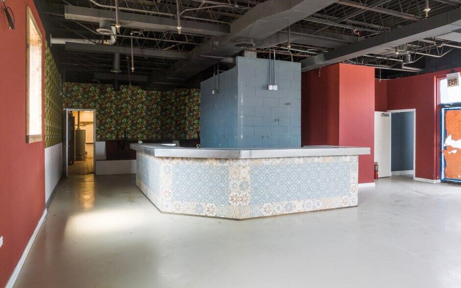 More Photos Of 2415 W Peterson Ave, Chicago Restaurant For Lease