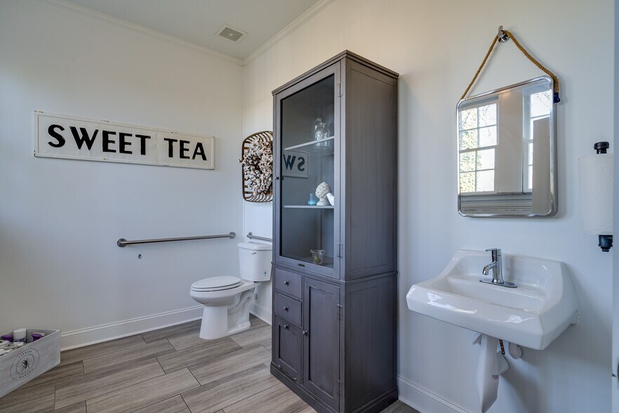 More Photos Of 360 E Main St, Canton Office Residential For Lease