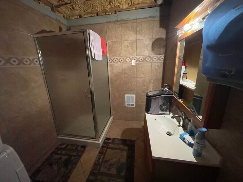 More Photos Of 6941 Aurora St, Bismarck Industrial For Lease