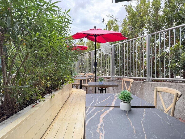 More Photos Of 668 NW 5th St, Miami Restaurant For Lease