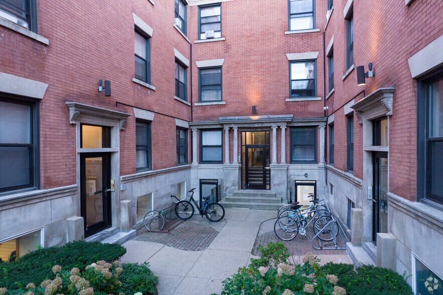 More Photos Of 716 Clark St, Evanston Apartments For Lease