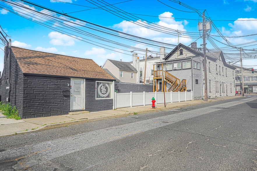 More Photos Of 135 Main St, Matawan Storefront Retail Residential For Lease