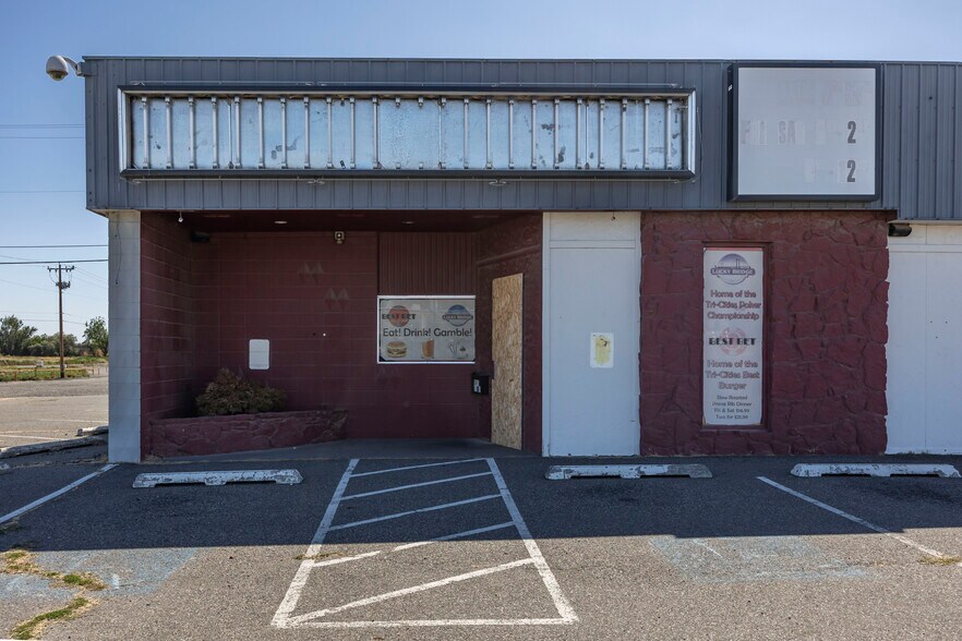 More Photos Of 101 S Gum St, Kennewick Sports And Entertainment For Sale