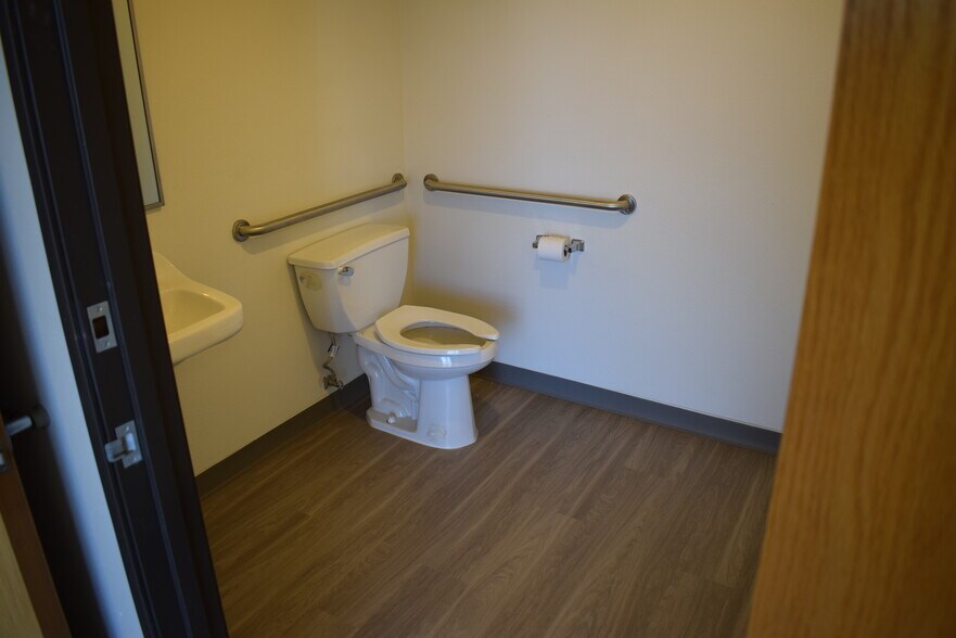 More Photos Of 1414 SE 18th Ave, Hillsboro Warehouse For Lease