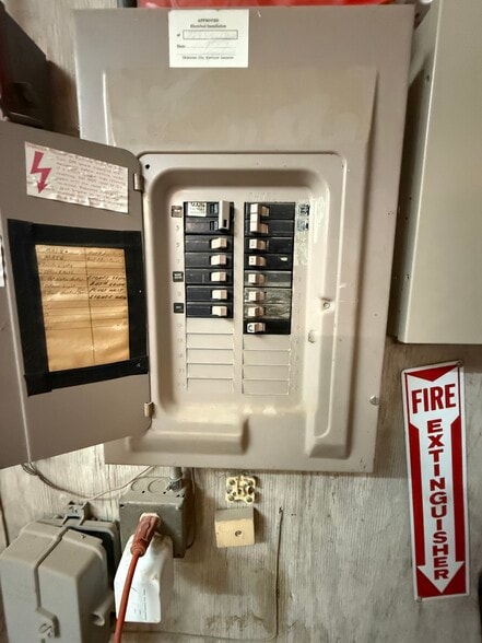 More Photos Of 1128 SW 17th St, Oklahoma City Warehouse For Sale