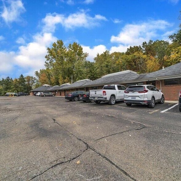 More Photos Of 25400-25430 Goddard Rd, Taylor Medical For Sale