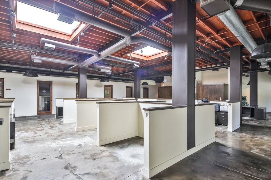 More Photos Of 3211 Cahuenga Blvd W, Los Angeles Loft Creative Space For Sale