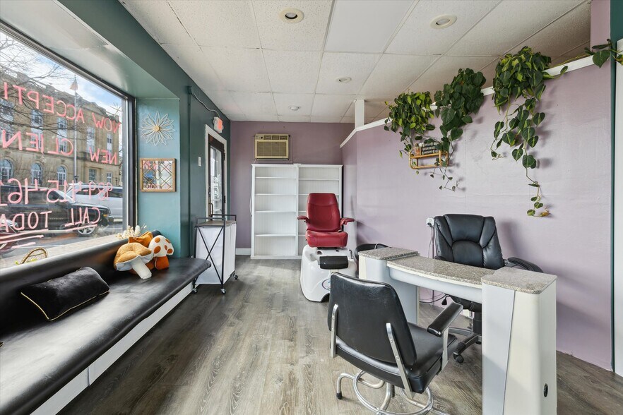 More Photos Of 1017 Washington Ave, Bay City Storefront Retail Residential For Sale