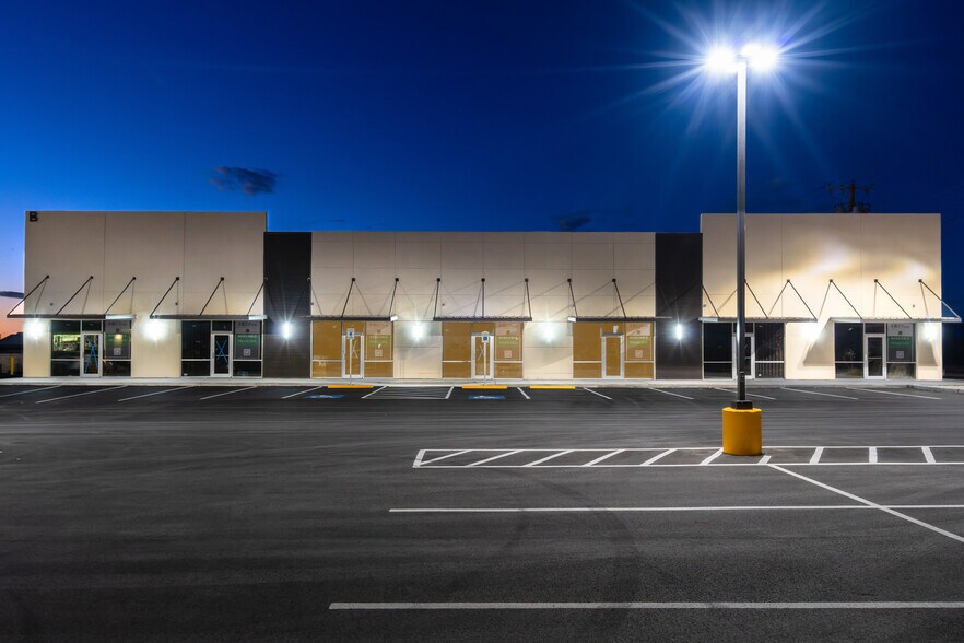 More Photos Of 15000 Edgemere, El Paso Storefront For Lease