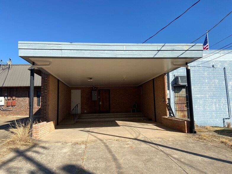More Photos Of 11119 Highway 76, Healdton Office For Sale