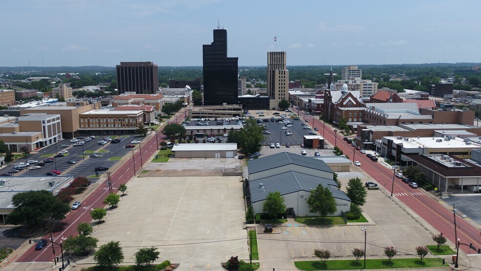 More Photos Of 525 W Erwin St, Tyler Restaurant For Lease