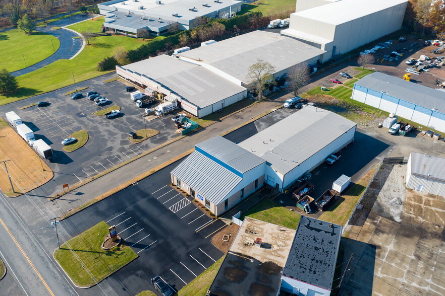 More Photos Of 409 New State Rd, Manchester Service For Lease