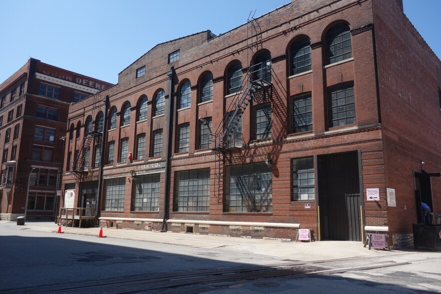 More Photos Of 1400 W 13th St, Kansas City Office For Lease