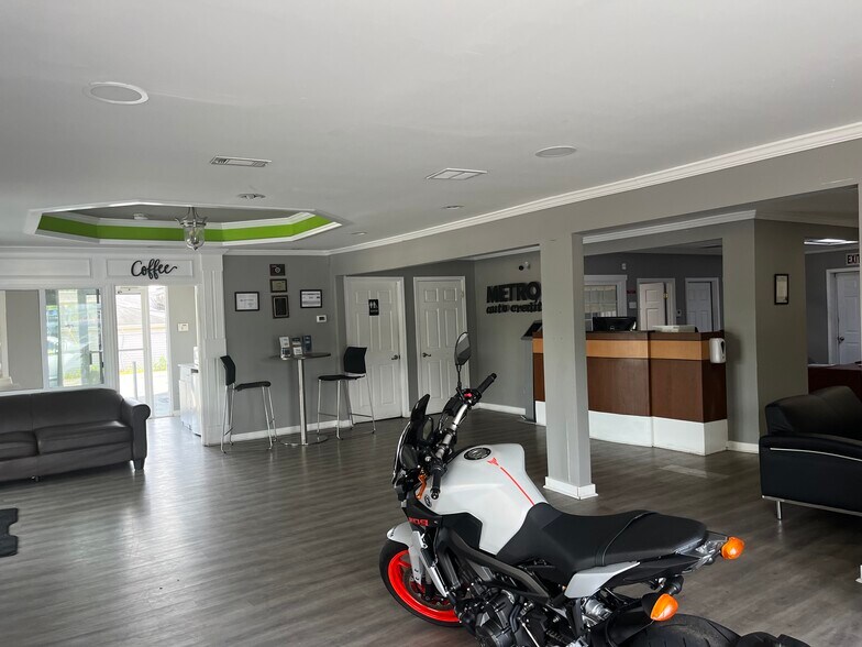 More Photos Of 2270 S Cobb Dr, Smyrna Auto Dealership For Sale
