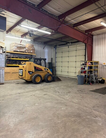 More Photos Of 909 Oswego St, Utica Flex For Sale